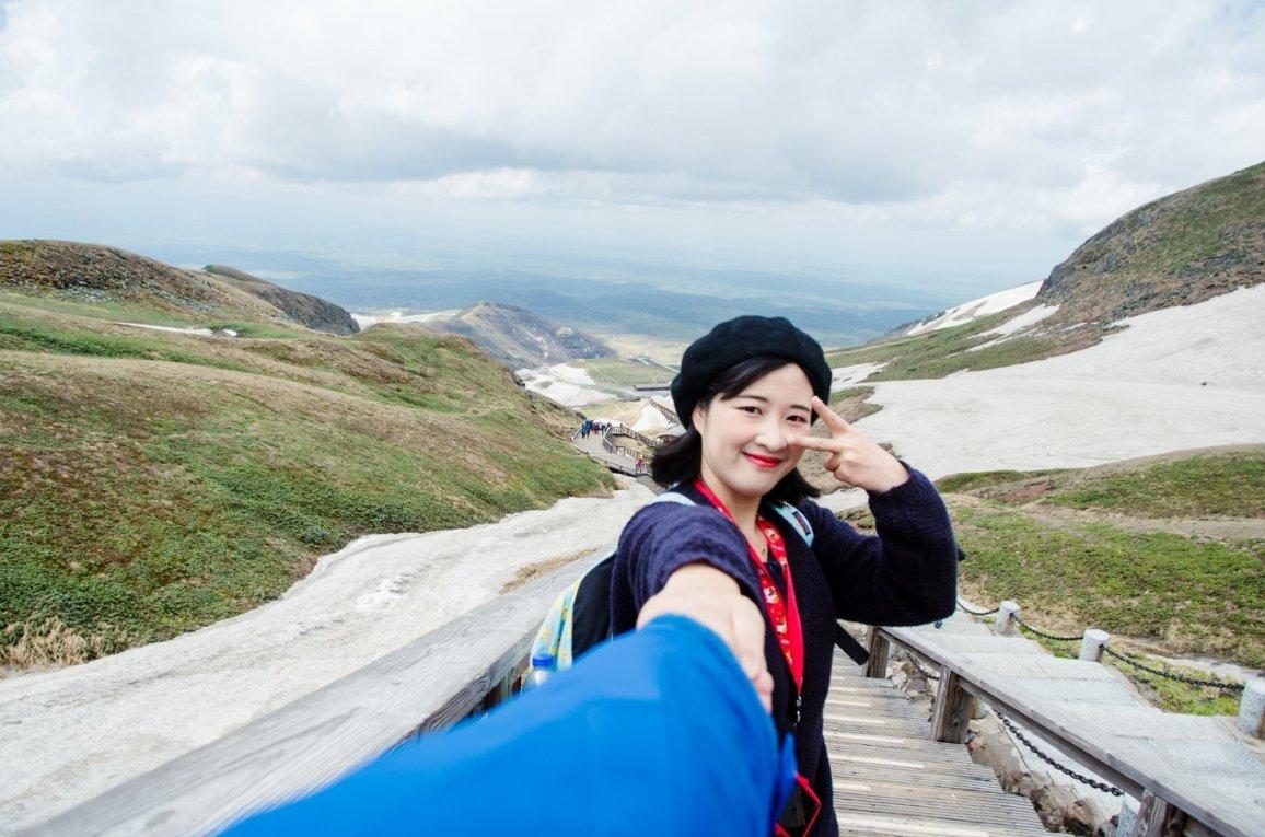 一种面包每千克19.8元妈妈买了1.5千克这种面包一共花了多少元售货员阿姨给收+？